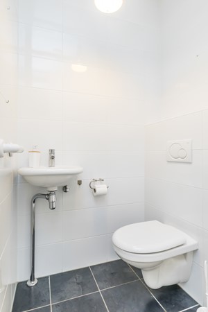 Foto - Te koop: In een fraai, modern wooncomplex "Heiderveste", midden in het hart van Heerlerheide, op loopafstand van een winkelcentrum; ligt dit ruime, luxe appartement op de 1e verdieping (2e woonlaag).